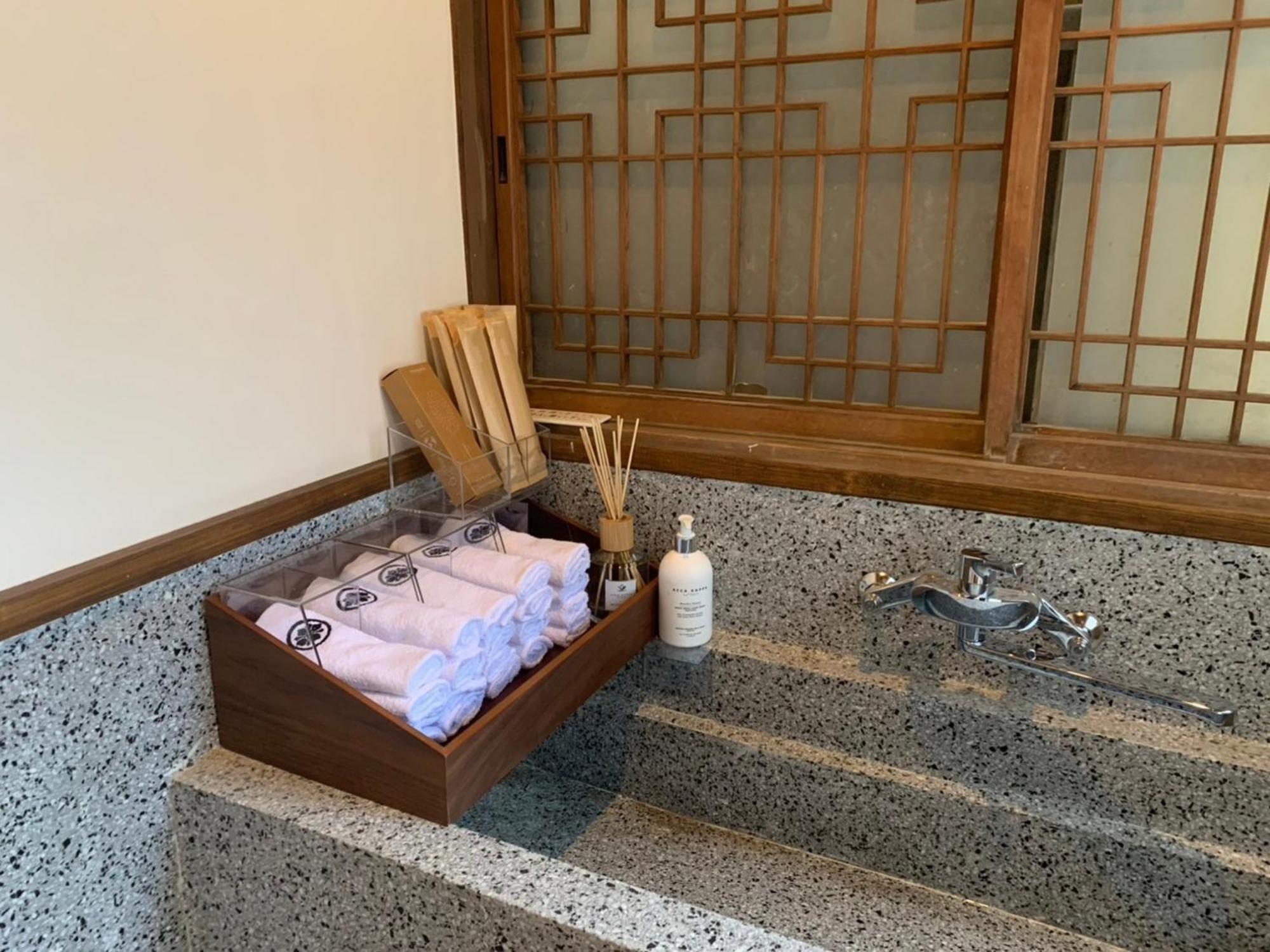 Shiseki Ryokan Kagetsu Taishoukan - Vacation Stay 48535V Такео Экстерьер фото